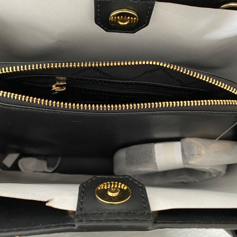 📌SOLD MICHAEL KORS Black Satchel - Picture 9 of 15